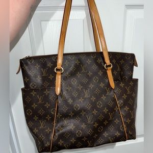 Louis Vuitton Monogram Logo Totally MM Shoulder Bag